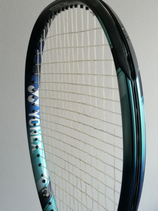 Vendo yonex ezone 100 