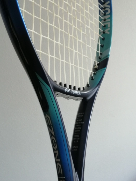 Vendo yonex ezone 100 