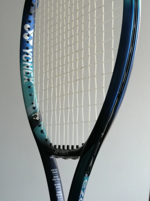 Vendo yonex ezone 100 