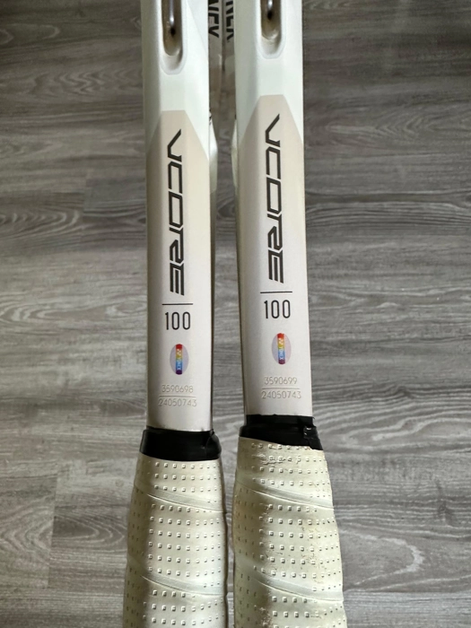 Coppia Yonex Vcore 100 Sand Beige L4