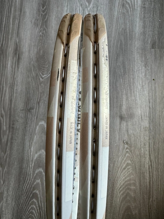 Coppia Yonex Vcore 100 Sand Beige L4