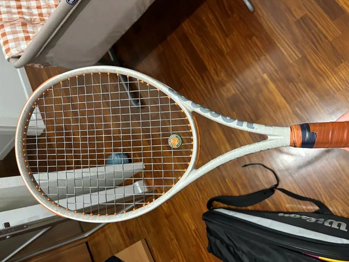 RACCHETTA TENNIS WILSON BURN 100 LS V5.0 ROLAND GARROS (GRIGIA E MARRONE)