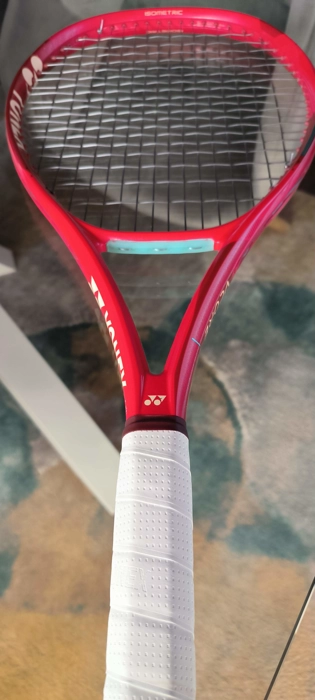 YONEX VCORE RUBY RED 100