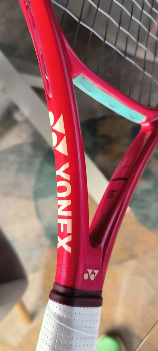 YONEX VCORE RUBY RED 100