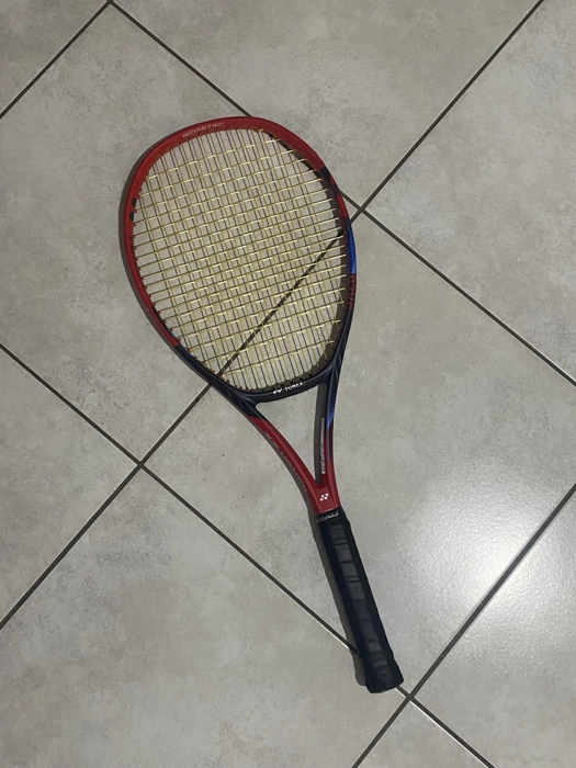 Yonex VCore