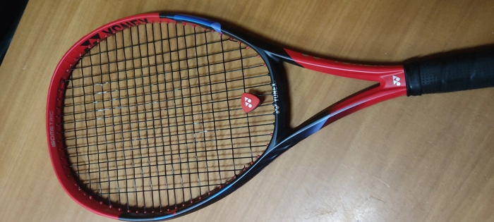 RACCHETTA TENNIS YONEX VCORE 100